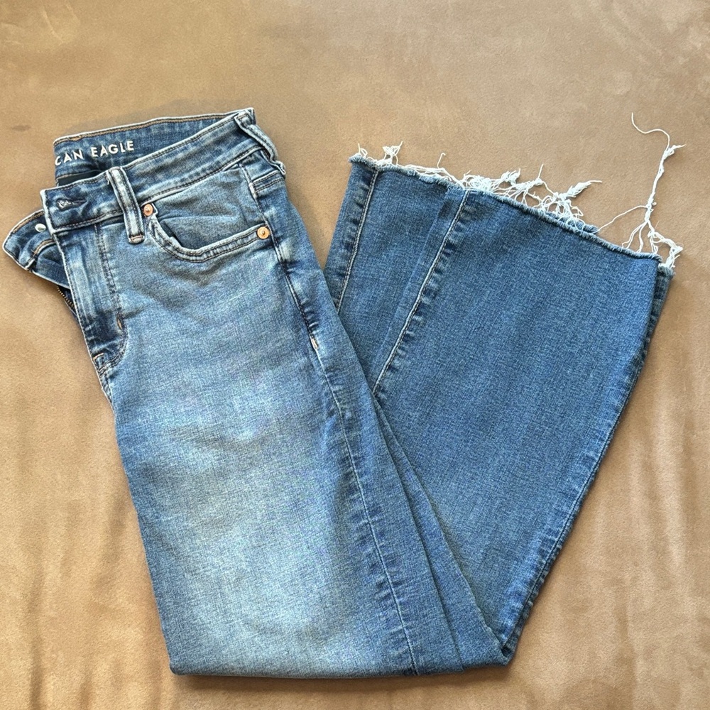 American Eagle Outfitters Women's Distressed Blue Cropped Jeans